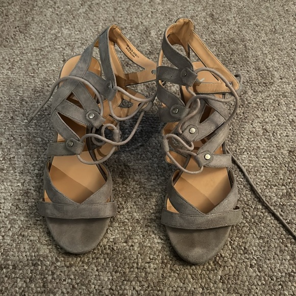 Gray lace up Heels - Picture 3 of 6